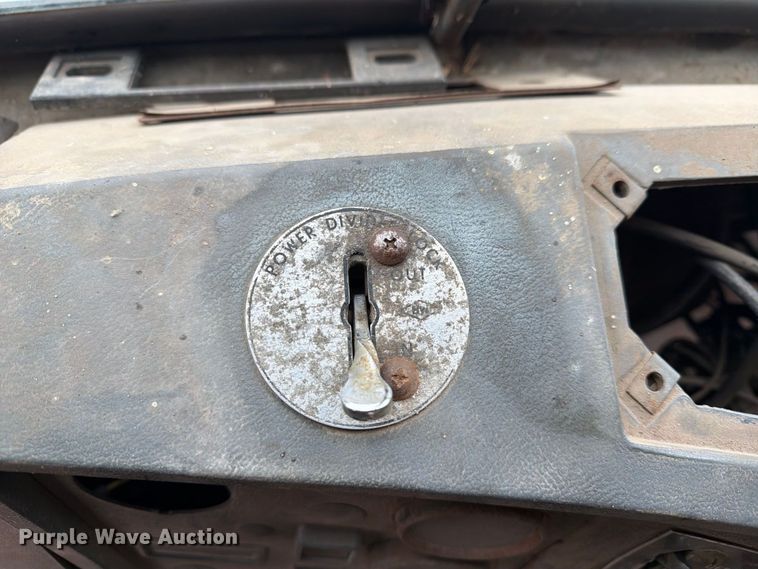 image for item FG3034 1987 Mack DM685S truck cab and chassis