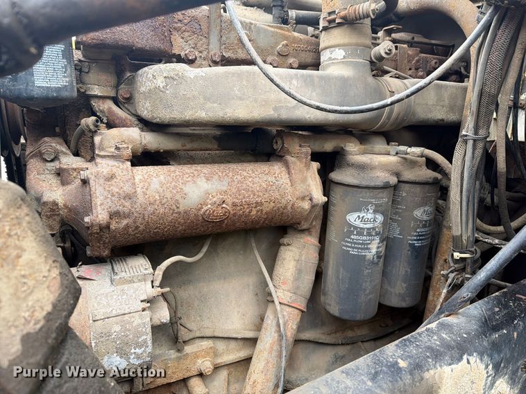 image for item FG3034 1987 Mack DM685S truck cab and chassis