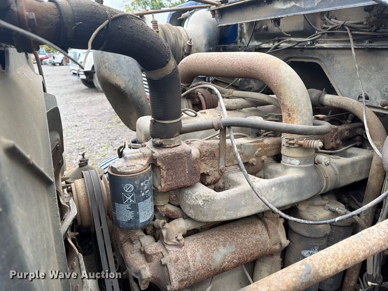 image for item FG3034 1987 Mack DM685S truck cab and chassis