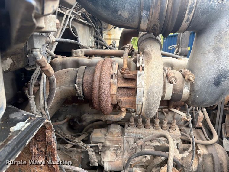 image for item FG3034 1987 Mack DM685S truck cab and chassis