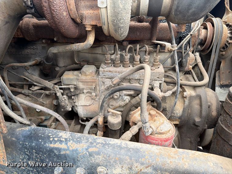 image for item FG3034 1987 Mack DM685S truck cab and chassis