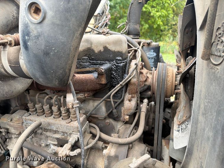image for item FG3034 1987 Mack DM685S truck cab and chassis