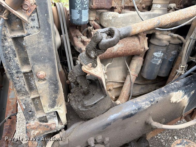 image for item FG3034 1987 Mack DM685S truck cab and chassis