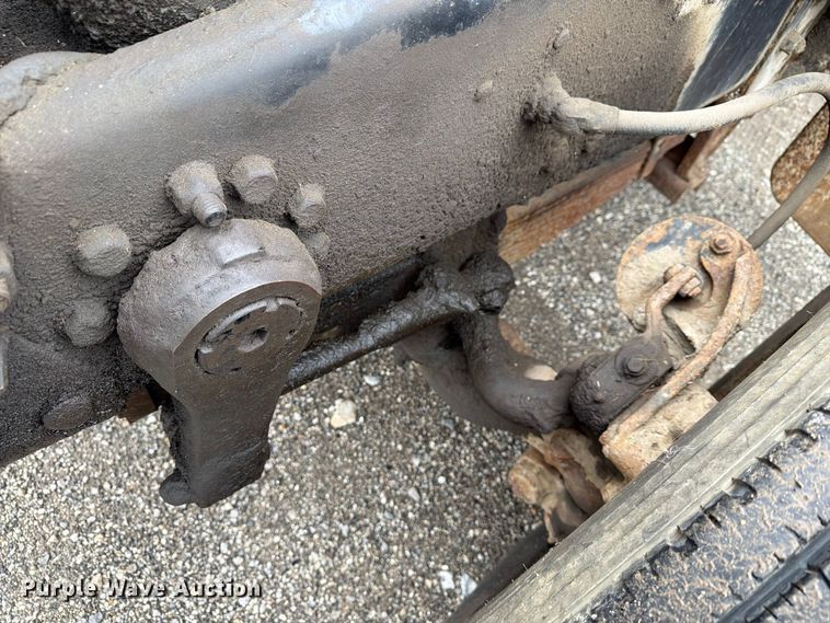 image for item FG3034 1987 Mack DM685S truck cab and chassis
