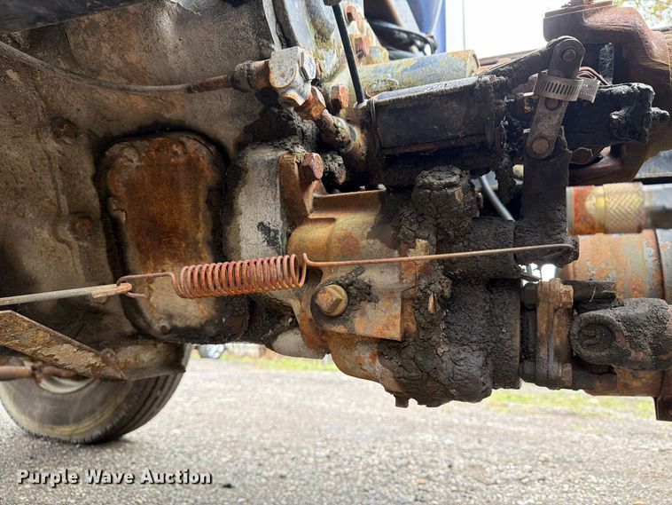 image for item FG3034 1987 Mack DM685S truck cab and chassis