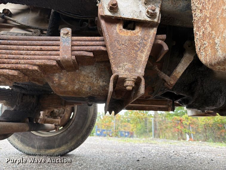 image for item FG3034 1987 Mack DM685S truck cab and chassis