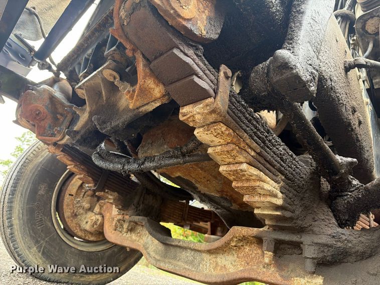 image for item FG3034 1987 Mack DM685S truck cab and chassis