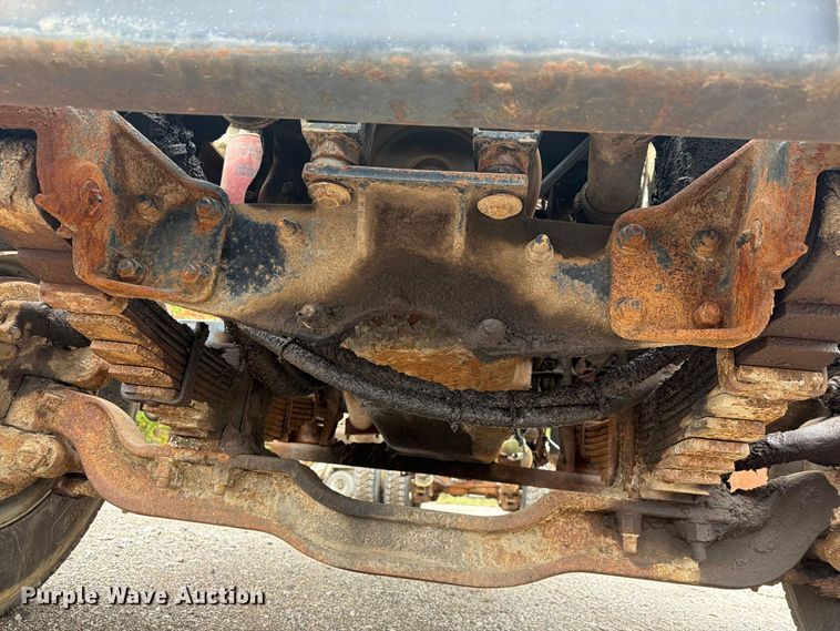 image for item FG3034 1987 Mack DM685S truck cab and chassis