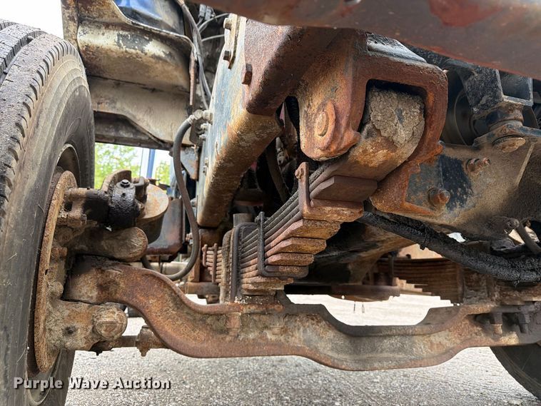 image for item FG3034 1987 Mack DM685S truck cab and chassis