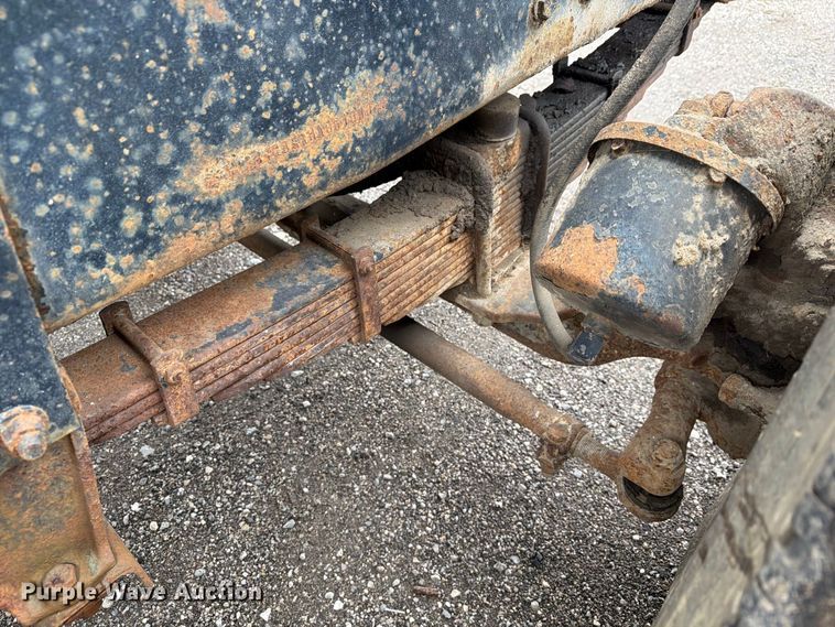 image for item FG3034 1987 Mack DM685S truck cab and chassis