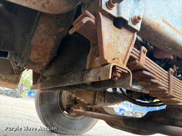 image for item FG3034 1987 Mack DM685S truck cab and chassis