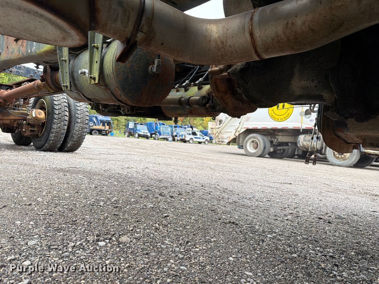 image for item FG3034 1987 Mack DM685S truck cab and chassis