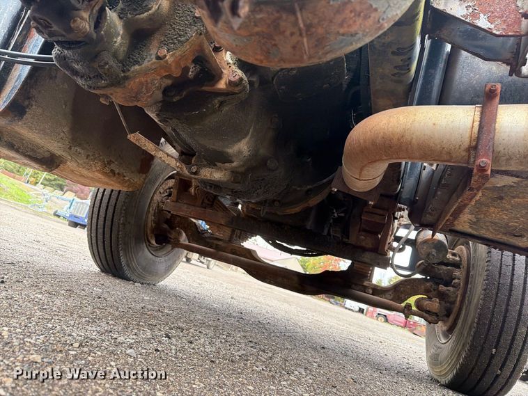 image for item FG3034 1987 Mack DM685S truck cab and chassis
