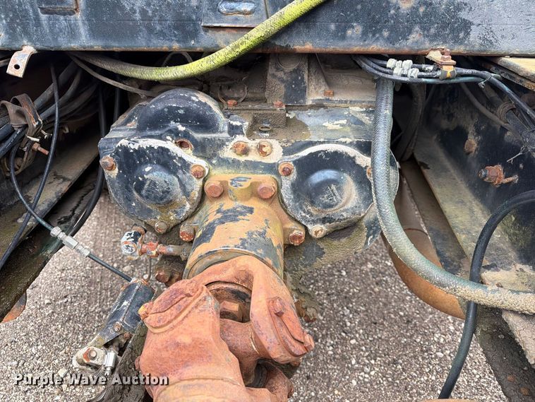image for item FG3034 1987 Mack DM685S truck cab and chassis