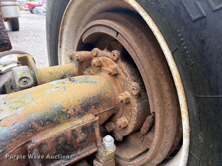 image for item FG3034 1987 Mack DM685S truck cab and chassis