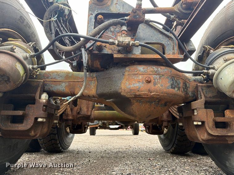 image for item FG3034 1987 Mack DM685S truck cab and chassis