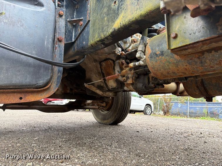 image for item FG3034 1987 Mack DM685S truck cab and chassis