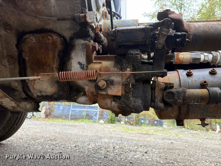 image for item FG3034 1987 Mack DM685S truck cab and chassis