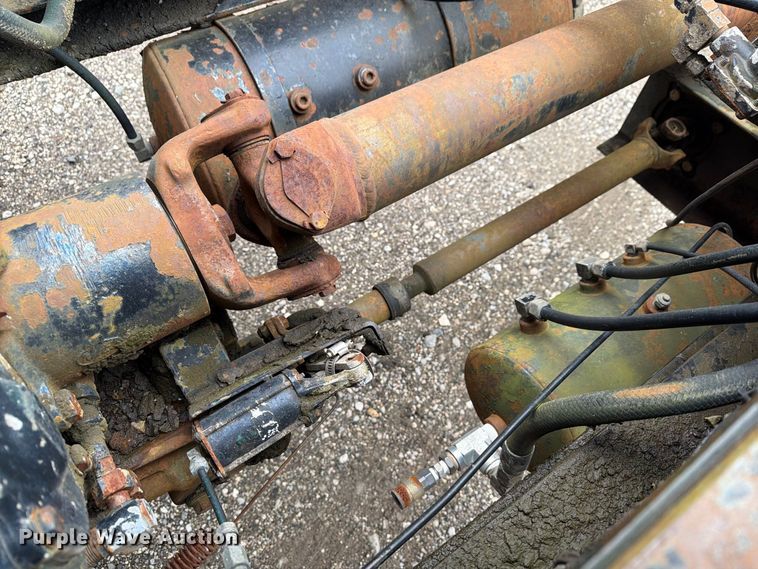 image for item FG3034 1987 Mack DM685S truck cab and chassis