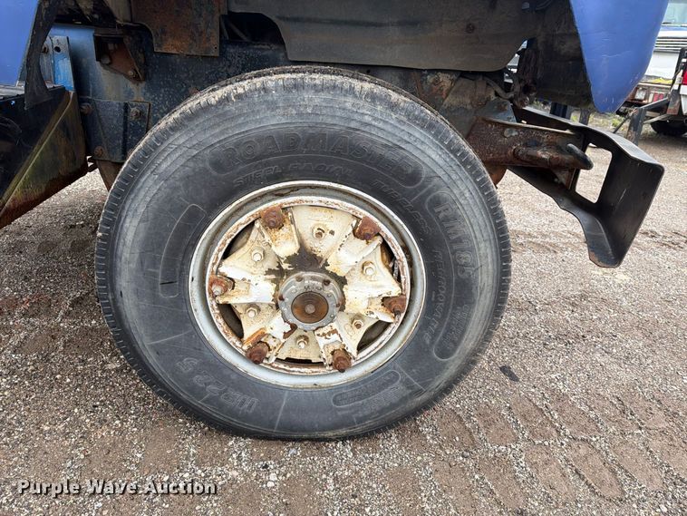 image for item FG3034 1987 Mack DM685S truck cab and chassis