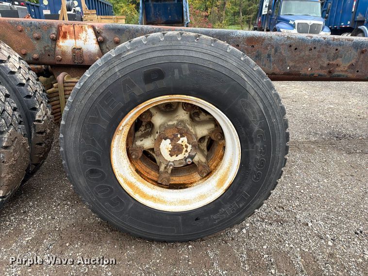 image for item FG3034 1987 Mack DM685S truck cab and chassis
