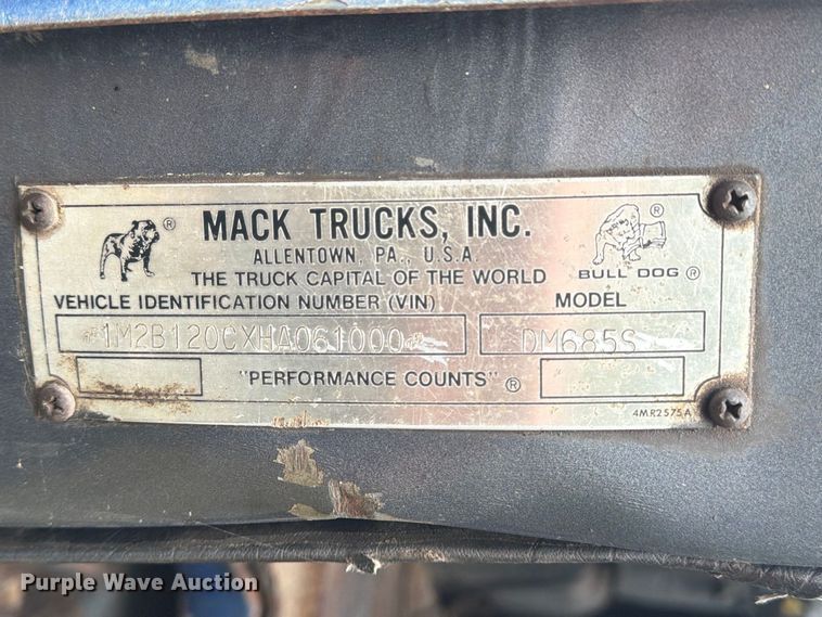 image for item FG3034 1987 Mack DM685S truck cab and chassis
