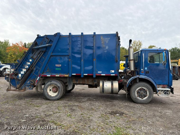 image for item FG3035 1991 Mack MR688P refuse truck