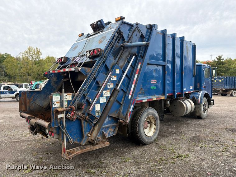 image for item FG3035 1991 Mack MR688P refuse truck