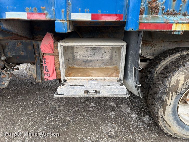 image for item FG3035 1991 Mack MR688P refuse truck
