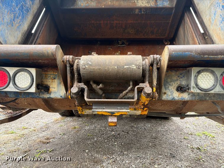 image for item FG3035 1991 Mack MR688P refuse truck