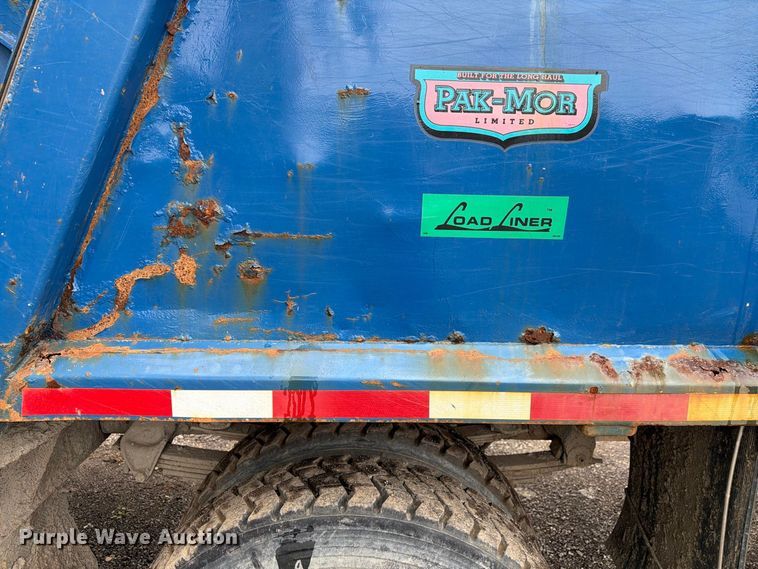 image for item FG3035 1991 Mack MR688P refuse truck