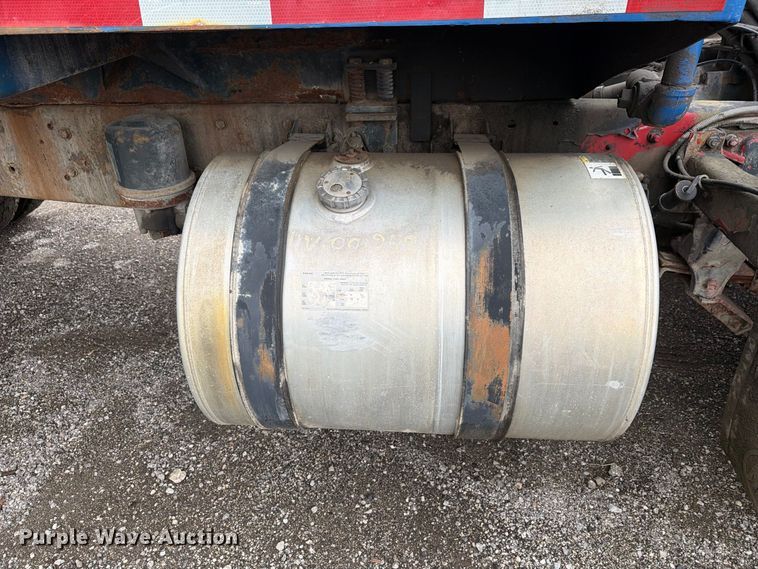 image for item FG3035 1991 Mack MR688P refuse truck