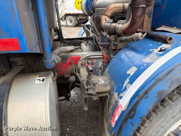 image for item FG3035 1991 Mack MR688P refuse truck