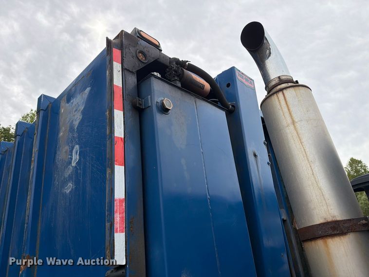 image for item FG3035 1991 Mack MR688P refuse truck