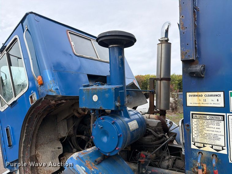 image for item FG3035 1991 Mack MR688P refuse truck