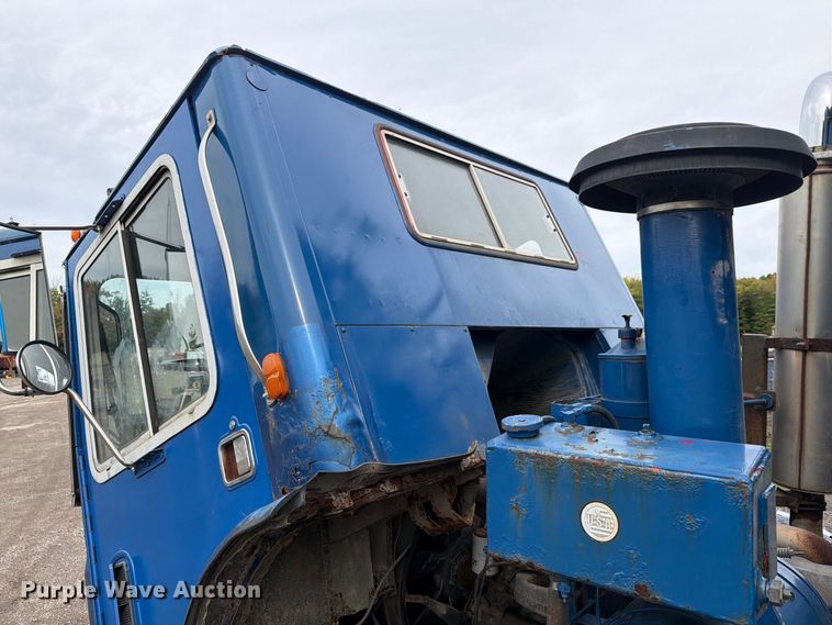 image for item FG3035 1991 Mack MR688P refuse truck