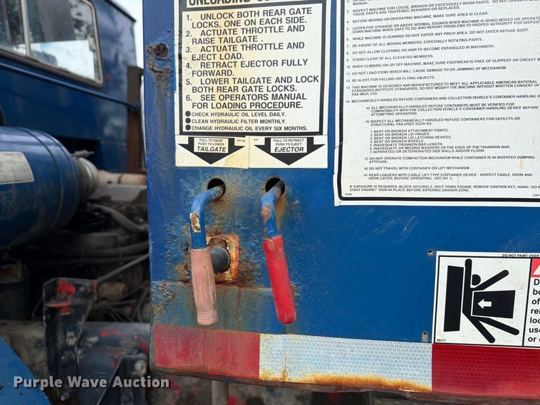 image for item FG3035 1991 Mack MR688P refuse truck
