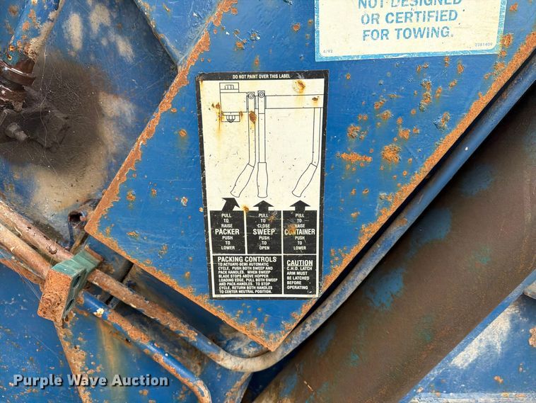 image for item FG3035 1991 Mack MR688P refuse truck