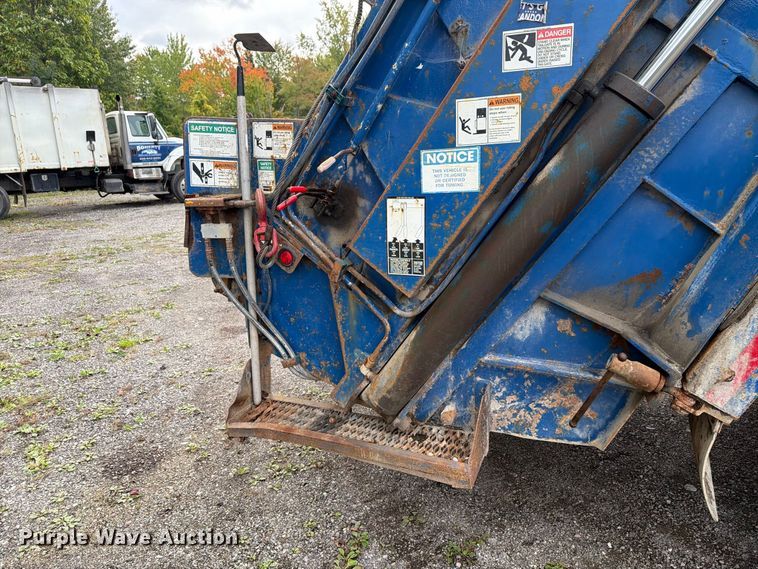 image for item FG3035 1991 Mack MR688P refuse truck
