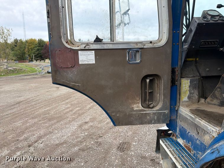 image for item FG3035 1991 Mack MR688P refuse truck