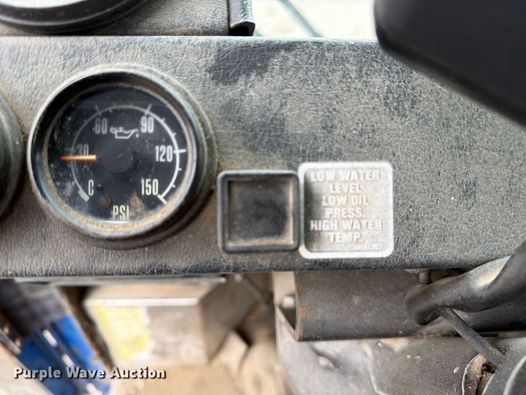 image for item FG3035 1991 Mack MR688P refuse truck