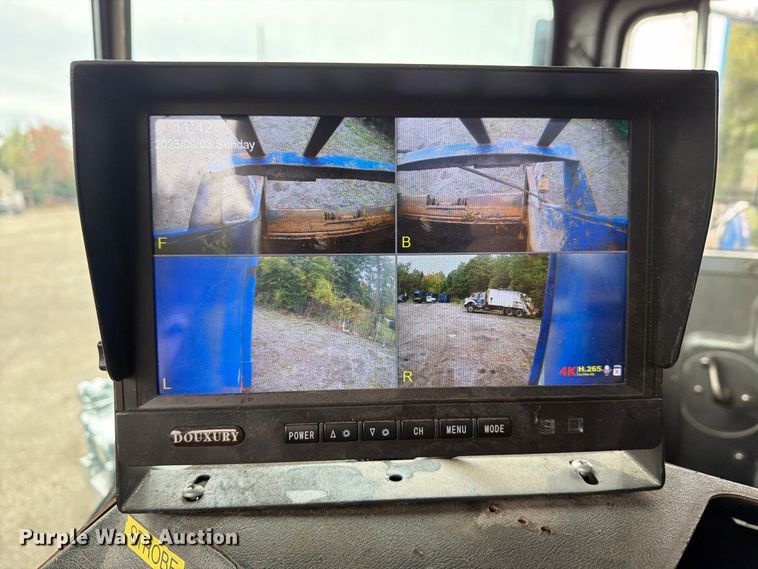 image for item FG3035 1991 Mack MR688P refuse truck