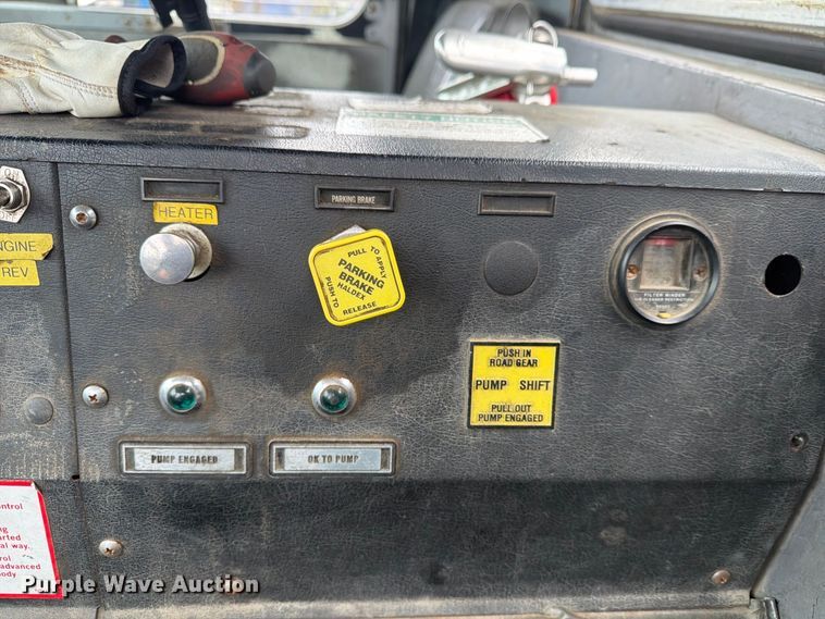 image for item FG3035 1991 Mack MR688P refuse truck
