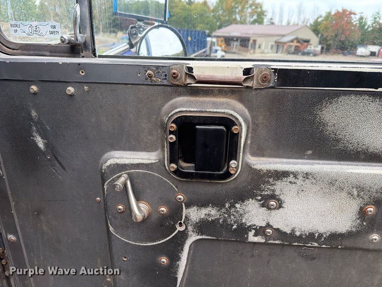 image for item FG3035 1991 Mack MR688P refuse truck