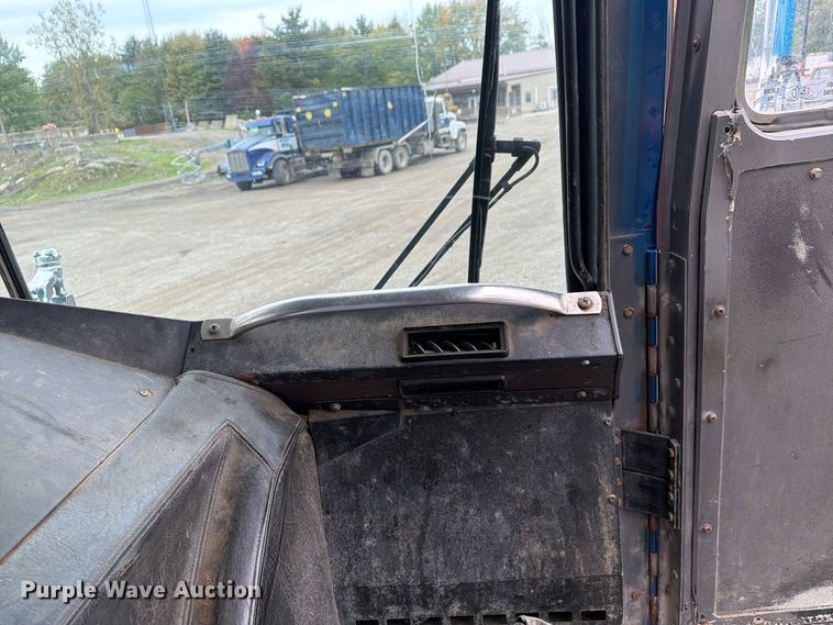 image for item FG3035 1991 Mack MR688P refuse truck