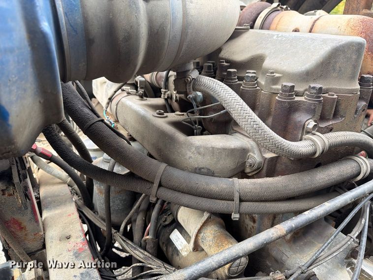 image for item FG3035 1991 Mack MR688P refuse truck