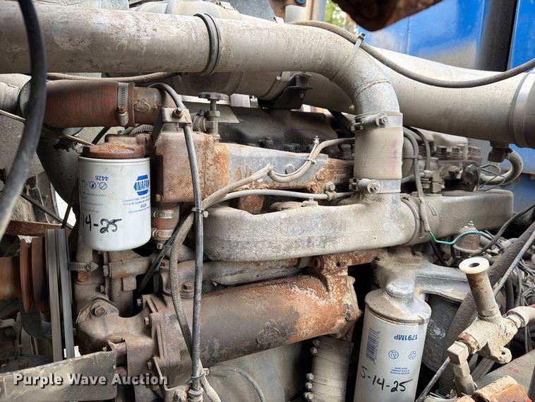 image for item FG3035 1991 Mack MR688P refuse truck