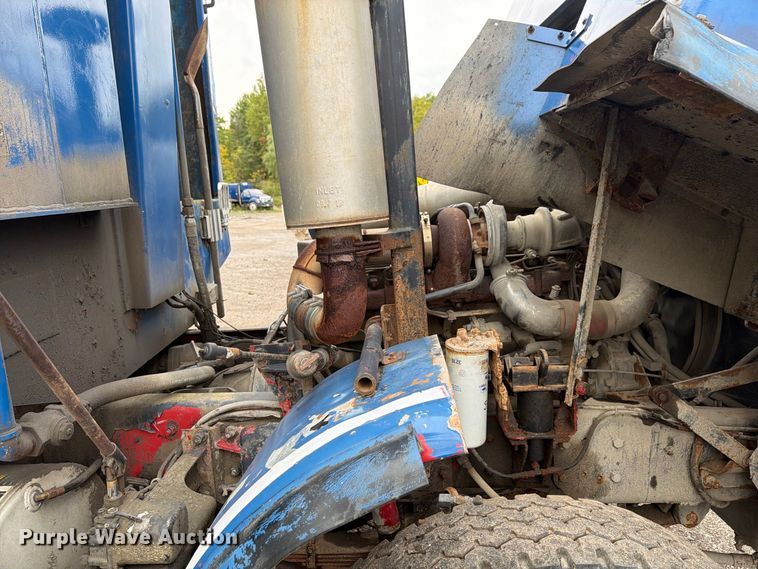 image for item FG3035 1991 Mack MR688P refuse truck