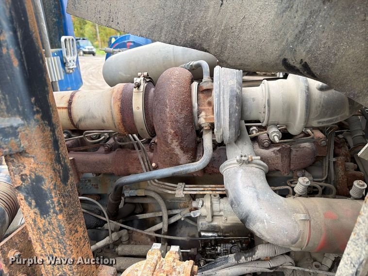 image for item FG3035 1991 Mack MR688P refuse truck