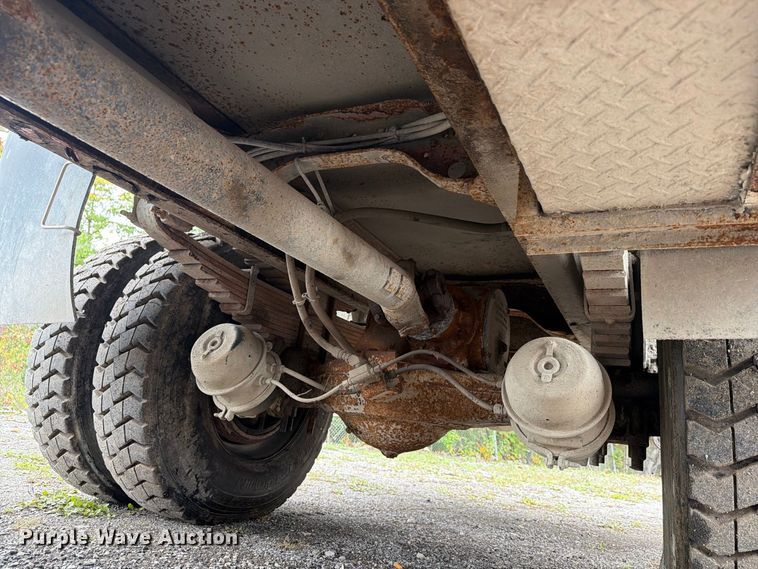 image for item FG3035 1991 Mack MR688P refuse truck